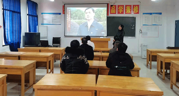 best365中国官方网站直属党支部集中学习观看                                “贯彻省第十二次党代会精神党员教育电视片”